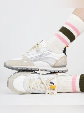Oncept NYC Toronto Sneakers Men’s 9 Women’s 10.5-11 suede & fabric silver white